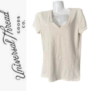 Universal Thread Women's Cream V-Neck Top